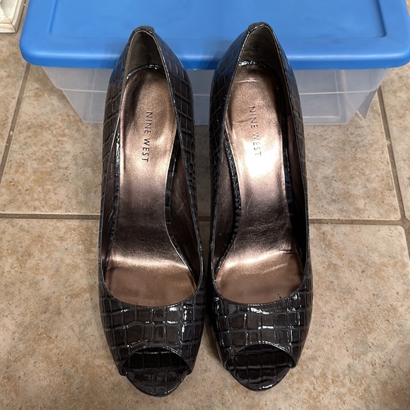 Nine West grey snake print pumps - Picture 2 of 3